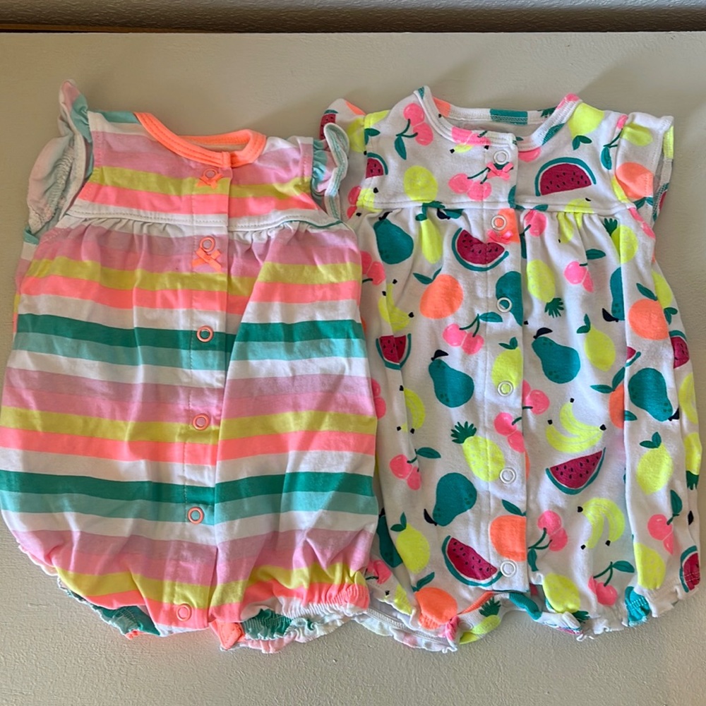 Carter’s Button Onsies. Size 3 mos.